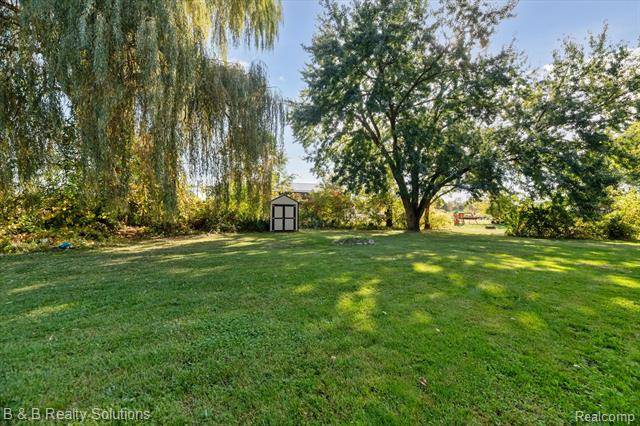 Builiding view twenty nine for 6692 Jones, North Branch, MI. 48461