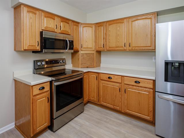 Builiding view fifteen for 600 North, Marshall, MI. 49068