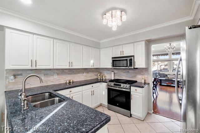 Builiding view fifteen for 13359 Lillian Lane, Sterling Heights, MI. 48313