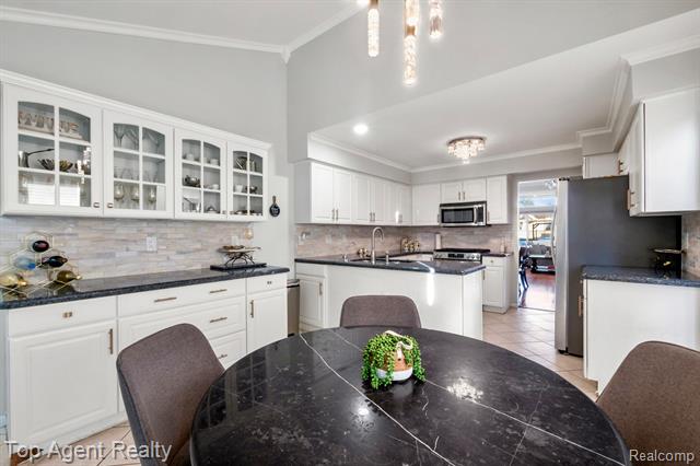 Builiding view nineteen for 13359 Lillian Lane, Sterling Heights, MI. 48313