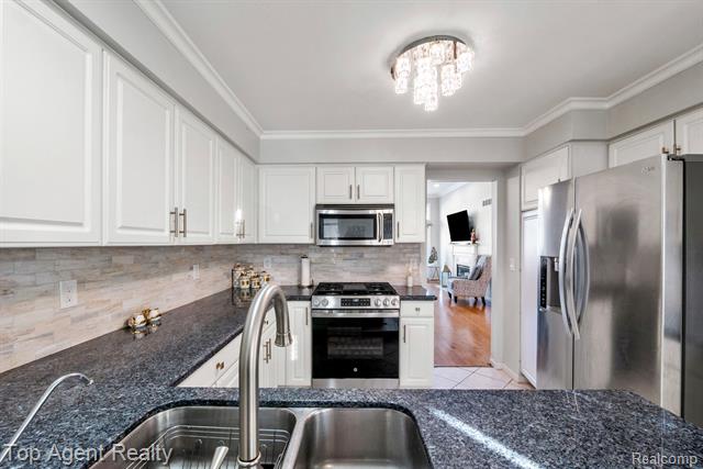 Builiding view sixteen for 13359 Lillian Lane, Sterling Heights, MI. 48313