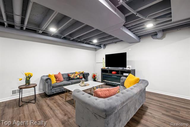 Builiding view thirty eight for 13359 Lillian Lane, Sterling Heights, MI. 48313