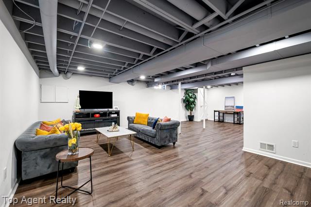 Builiding view thirty nine for 13359 Lillian Lane, Sterling Heights, MI. 48313