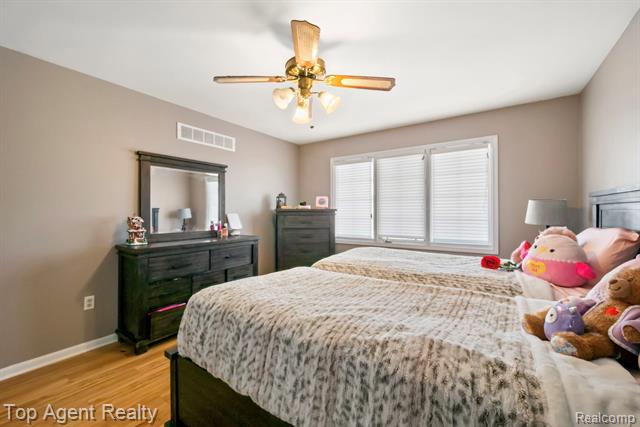 Builiding view thirty three for 13359 Lillian Lane, Sterling Heights, MI. 48313