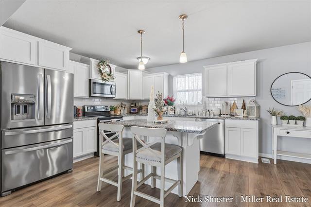 Builiding view eight for 210 Thornhill, Hastings, MI. 49058