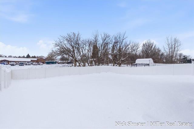 Builiding view thirty four for 210 Thornhill, Hastings, MI. 49058