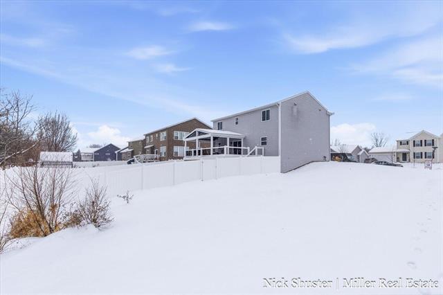 Builiding view thirty seven for 210 Thornhill, Hastings, MI. 49058