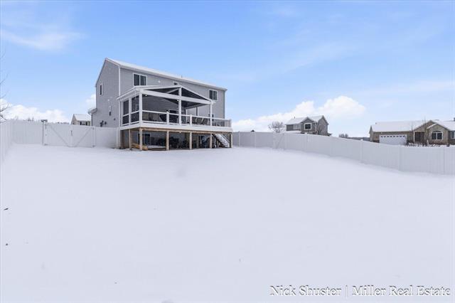 Builiding view thirty three for 210 Thornhill, Hastings, MI. 49058