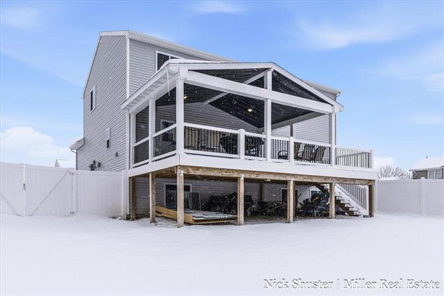 Builiding view thirty two for 210 Thornhill, Hastings, MI. 49058