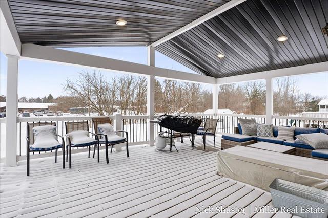 Builiding view thirty for 210 Thornhill, Hastings, MI. 49058