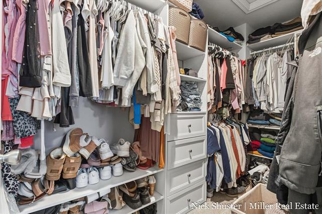 Builiding view twenty one for 210 Thornhill, Hastings, MI. 49058