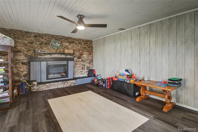 Builiding view eighteen for 11033 Carr, Davison, MI. 48423