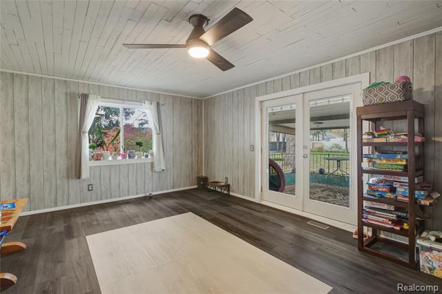 Builiding view nineteen for 11033 Carr, Davison, MI. 48423