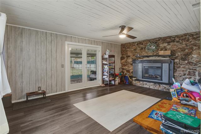 Builiding view sixteen for 11033 Carr, Davison, MI. 48423