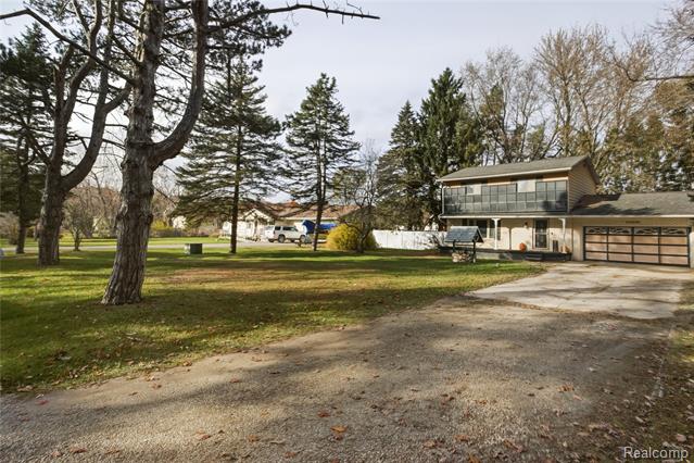 Builiding view thirty seven for 11033 Carr, Davison, MI. 48423