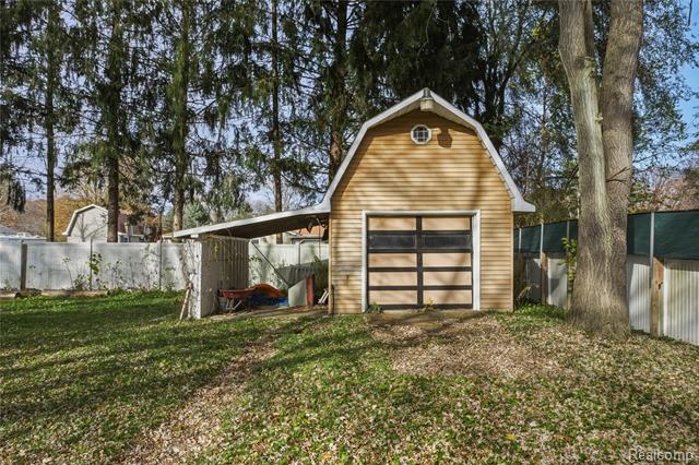 Builiding view thirty six for 11033 Carr, Davison, MI. 48423