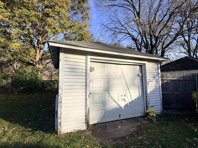 Builiding view eighteen for 718 Harrison, Kalamazoo, MI. 49007