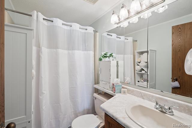 Builiding view thirteen for 9287 N River Rd, Algonac, MI. 48001