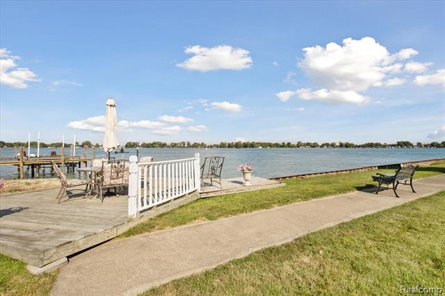 Builiding view twenty one for 9287 N River Rd, Algonac, MI. 48001