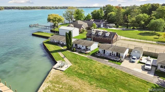 Builiding view two for 9287 N River Rd, Algonac, MI. 48001