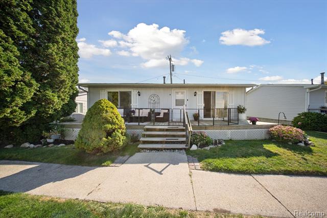 front view for 9287 N River Rd, Algonac, Mi. 48001