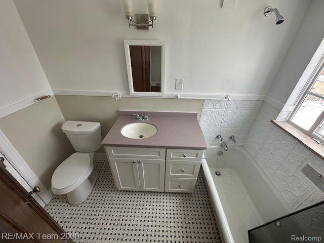 Builiding view thirty three for 18285 Birchcrest, Detroit, MI. 48221