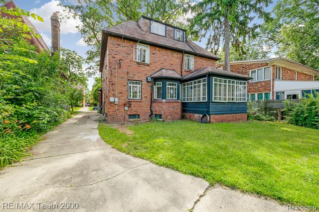 Builiding view three for 18285 Birchcrest, Detroit, MI. 48221