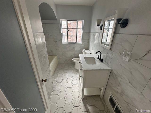 Builiding view twenty four for 18285 Birchcrest, Detroit, MI. 48221