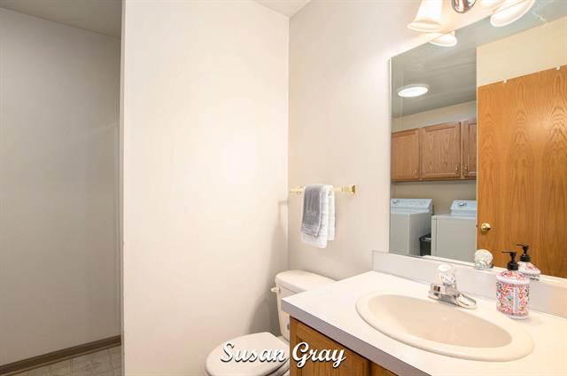 Builiding view seventeen for 886 Creekridge, Holland, MI. 49423