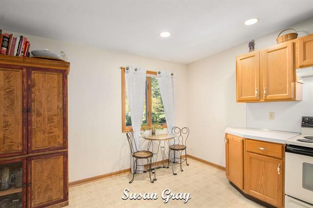 Builiding view ten for 886 Creekridge, Holland, MI. 49423