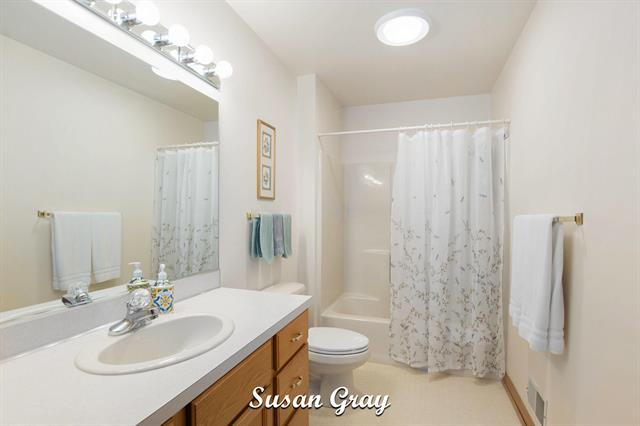 Builiding view thirteen for 886 Creekridge, Holland, MI. 49423