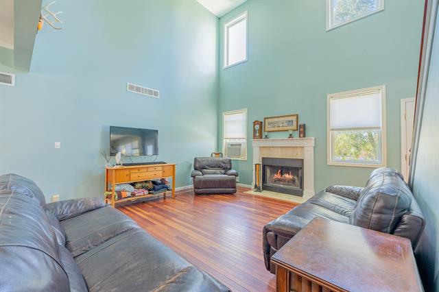 Builiding view ten for 404 Stryker, South Lyon, MI. 48178