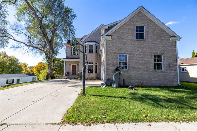 Builiding view thirty nine for 404 Stryker, South Lyon, MI. 48178