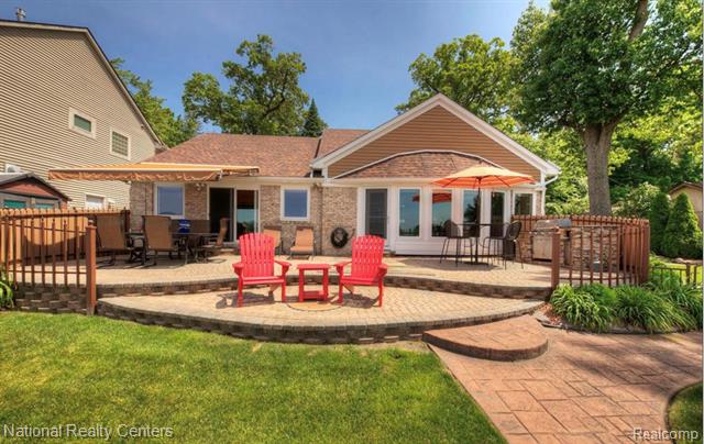 Builiding view fifty five for 560 Black Oaks, Howell, MI. 48843