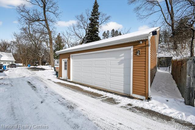 Builiding view fifty three for 560 Black Oaks, Howell, MI. 48843