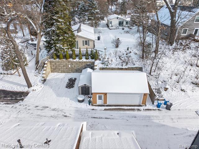 Builiding view fifty for 560 Black Oaks, Howell, MI. 48843