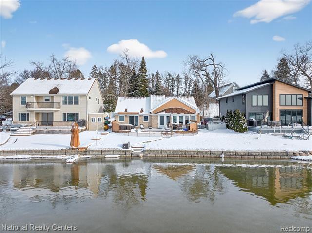 Builiding view forty eight for 560 Black Oaks, Howell, MI. 48843