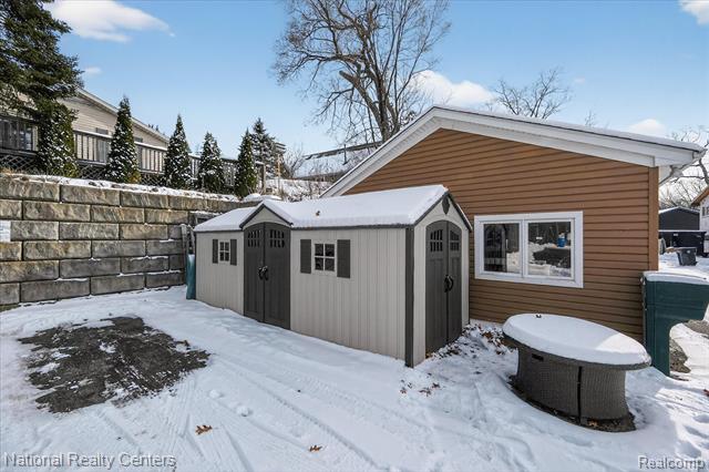 Builiding view forty four for 560 Black Oaks, Howell, MI. 48843