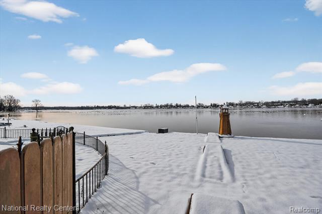 Builiding view forty one for 560 Black Oaks, Howell, MI. 48843