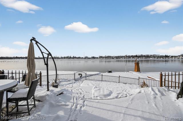 Builiding view forty two for 560 Black Oaks, Howell, MI. 48843