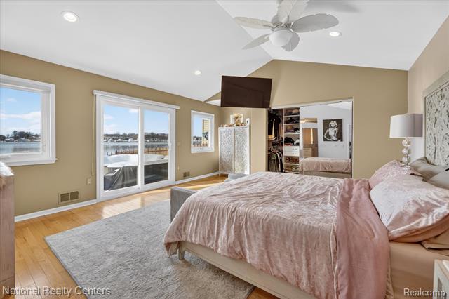 Builiding view nineteen for 560 Black Oaks, Howell, MI. 48843