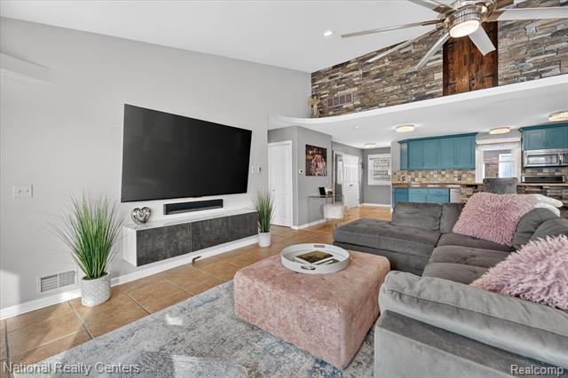 Builiding view seven for 560 Black Oaks, Howell, MI. 48843