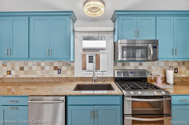 Builiding view seventeen for 560 Black Oaks, Howell, MI. 48843