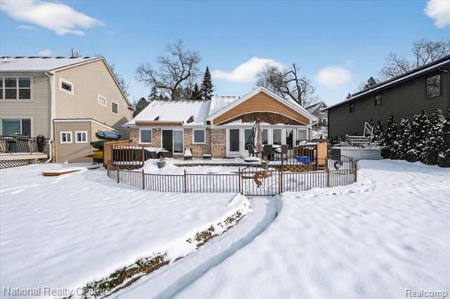 Builiding view thirty eight for 560 Black Oaks, Howell, MI. 48843