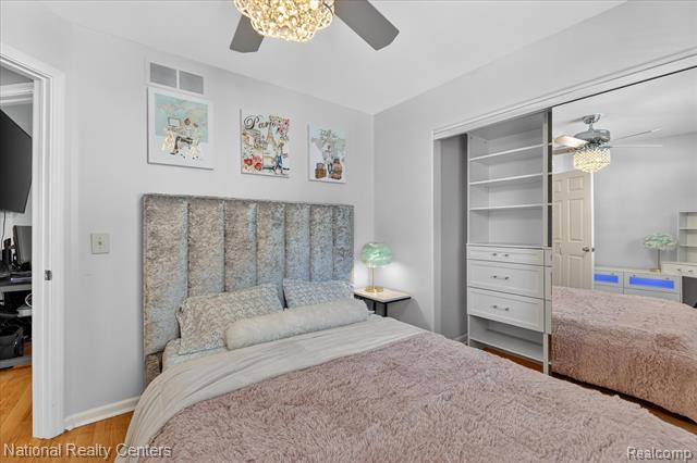 Builiding view thirty five for 560 Black Oaks, Howell, MI. 48843