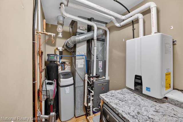 Builiding view thirty four for 560 Black Oaks, Howell, MI. 48843