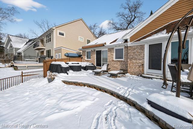 Builiding view thirty nine for 560 Black Oaks, Howell, MI. 48843