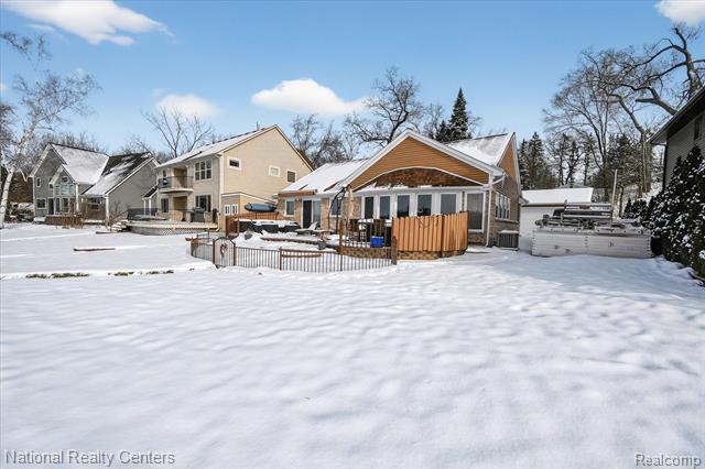 Builiding view thirty seven for 560 Black Oaks, Howell, MI. 48843