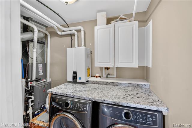 Builiding view thirty three for 560 Black Oaks, Howell, MI. 48843