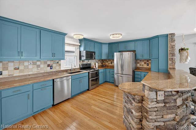 Builiding view twelve for 560 Black Oaks, Howell, MI. 48843